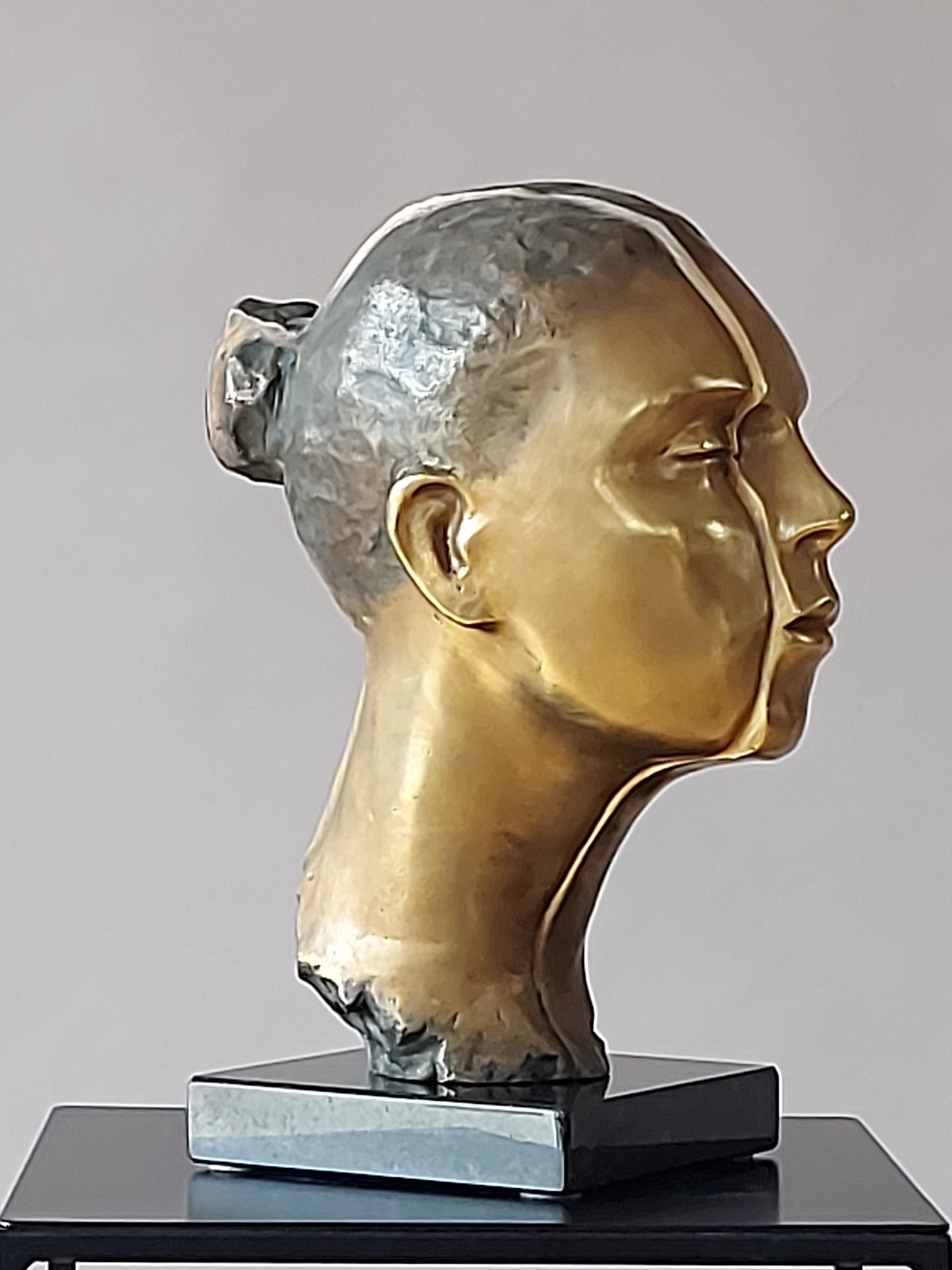 "Woman Head" | 033x016x024 cm | Bronze
